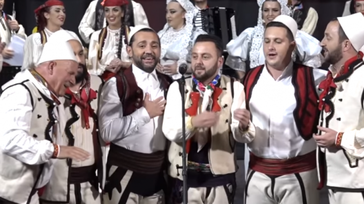 Ansambli i këngëve dhe valleve popullore shqiptare në RMV me koncert ...