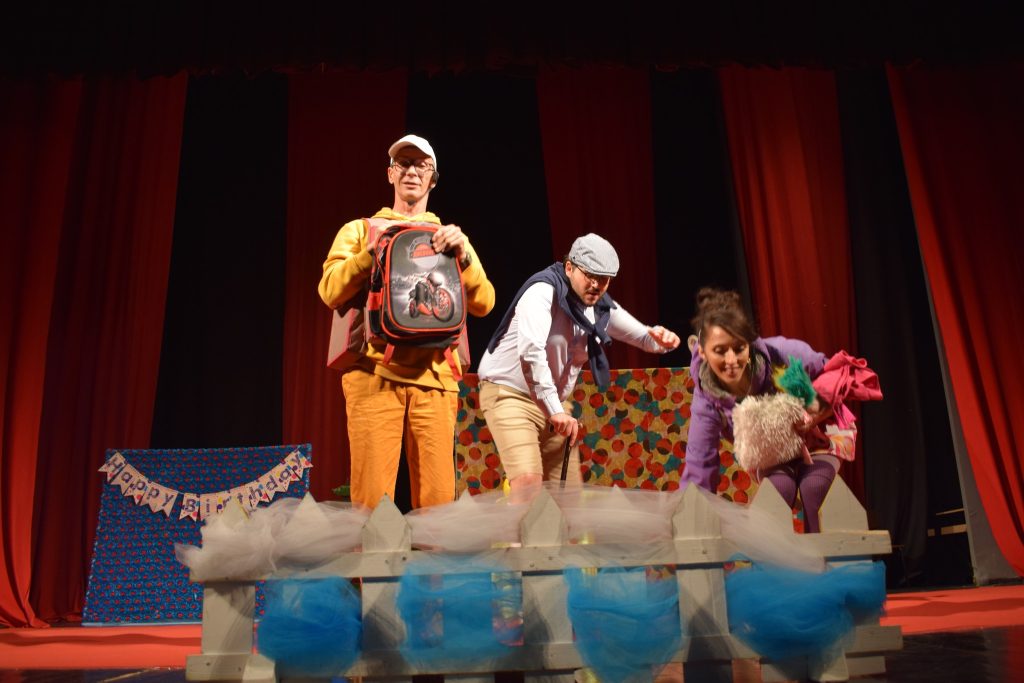 Shfaqe teatrale për fëmijë “Përjetimet e      Kuferkos”